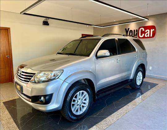 TOYOTA HILUX SW4 2.7 SR 7 LUGARES 4X2 16V FLEX 4P AUTOMÁTICO TOYOTA HILUX SW4 2.7 SR 7 LUGARES 4X2 16V FLEX 4P AUTOMÁTICO